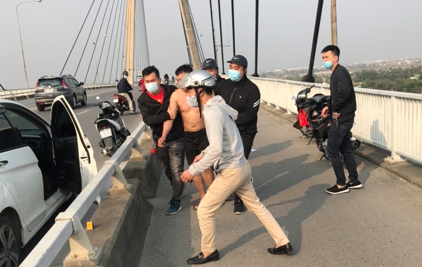 Công an phường Thượng Lý (quận Hồng Bàng) phối hợp giải cứu thành công người tự tử tại cầu Bính 